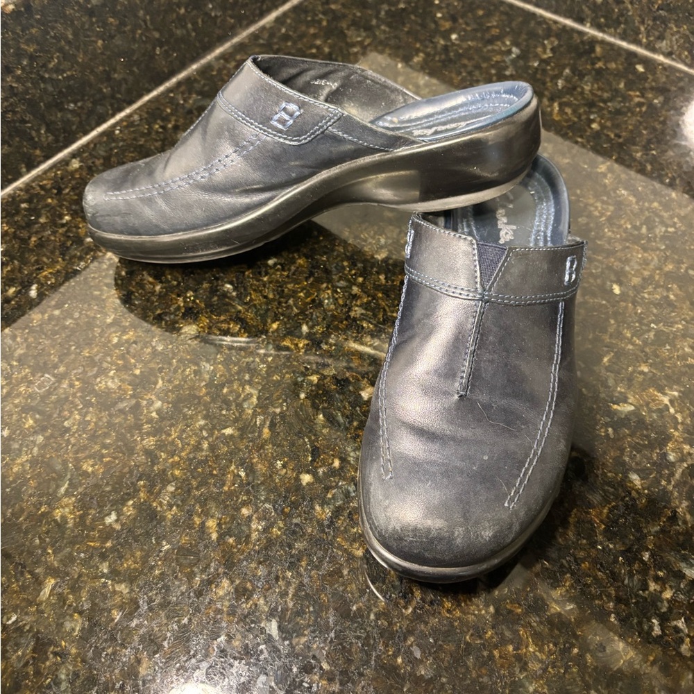CLARK’S Women’s Navy Slip-On Leather Mules